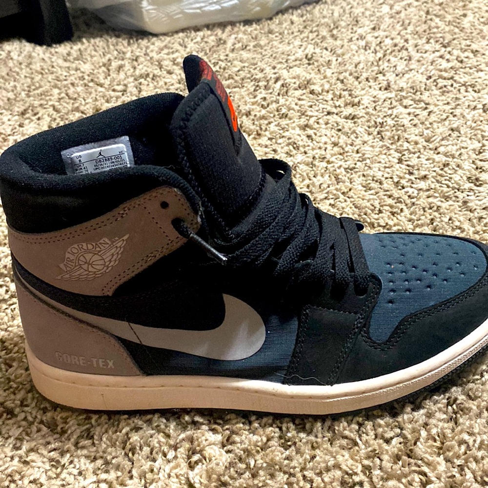 Nike shoes size 8,gray,green,black